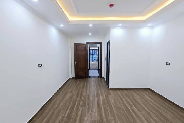 Bán nhà mặt phố Trần Đại Nghĩa,  kinh doanh, vỉa hè, đá bóng DT 139 m2, mặt tiền khủng