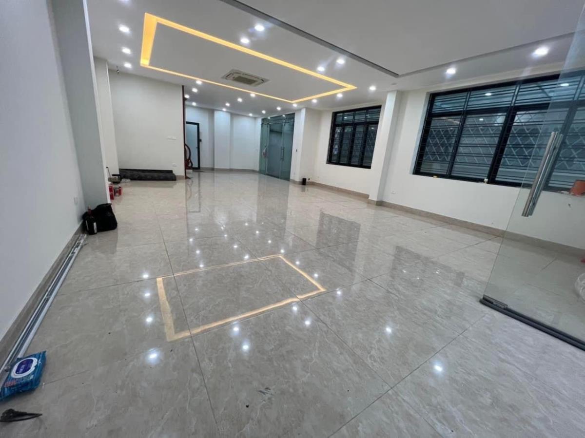 Cho thuê văn phòng 450m2 giá ưu đãi tại Him Lam Kênh Tẻ, Tân Hưng, Q7, TP. HCM