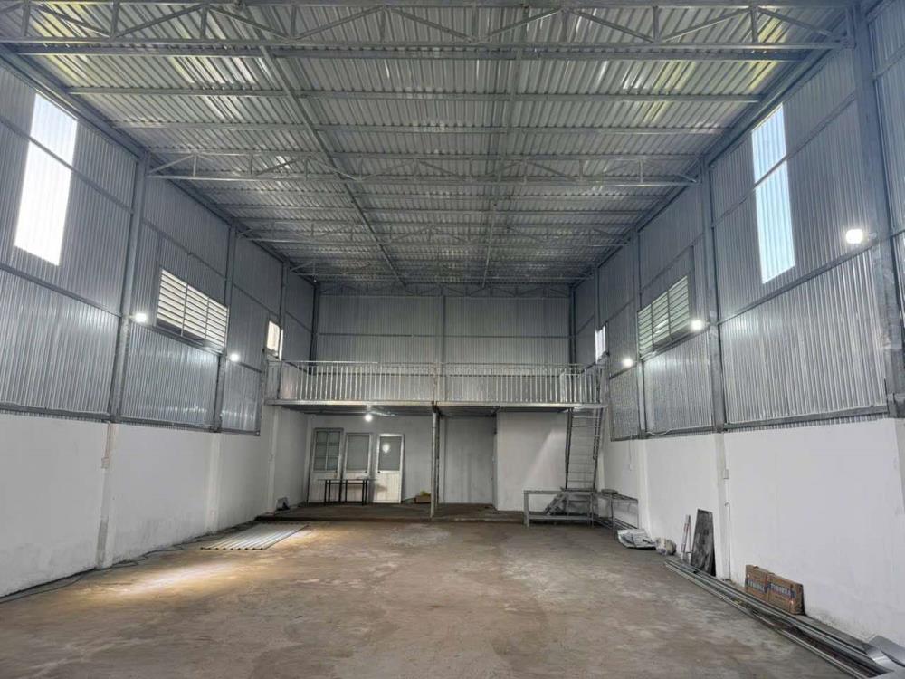 Cho thuê kho, nhà xưởng 2000m² chia nhỏ từ 500m² tại Đường 422, Hoài Đức, giá 65k/m²