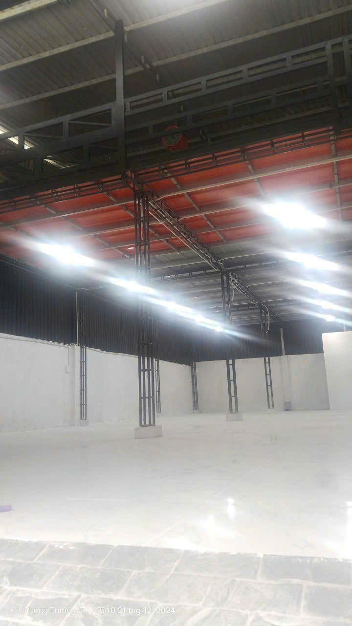 Mua bán kho 191,5m2 Tân Thới Nhất, Quận 12 giá chỉ 10,2 tỷ, tiện xây dựng hoặc cho thuê