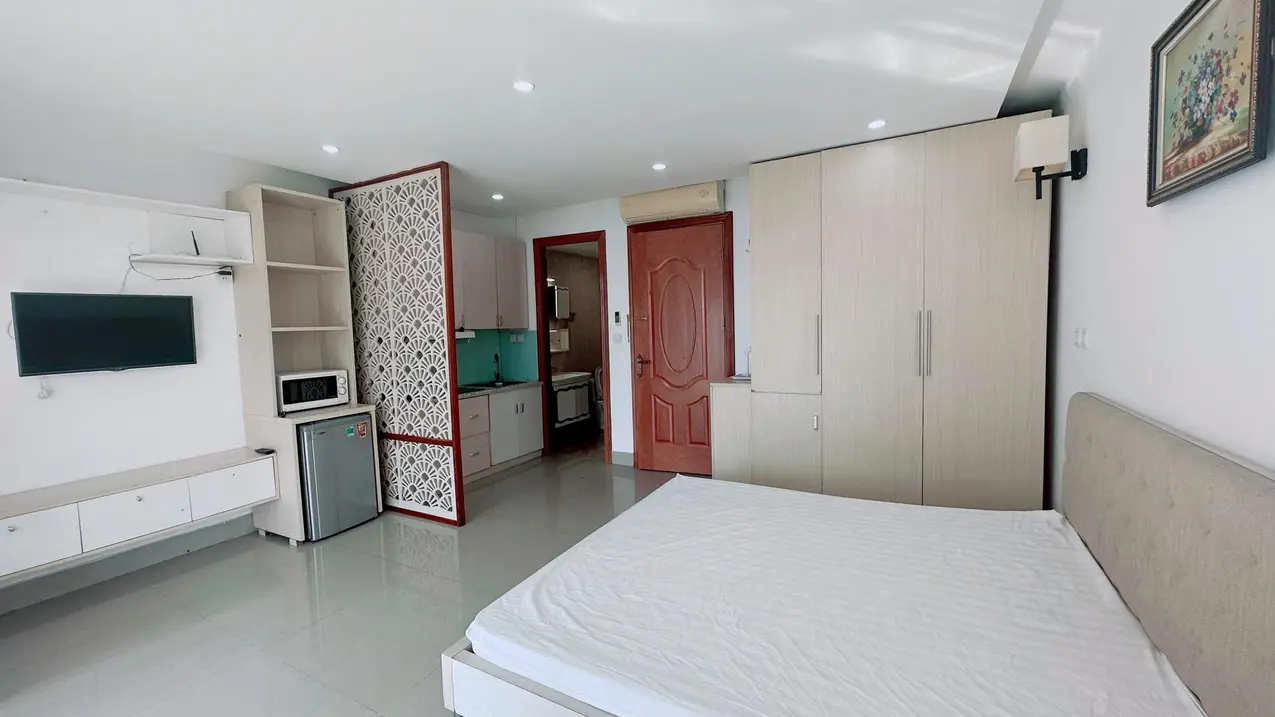 Mua bán Nhà mặt phố 80m2 đường Mạc Thái Tổ, Quận Cầu Giấy, Tiện ích ô tô tránh, giá chỉ 30 tỷ