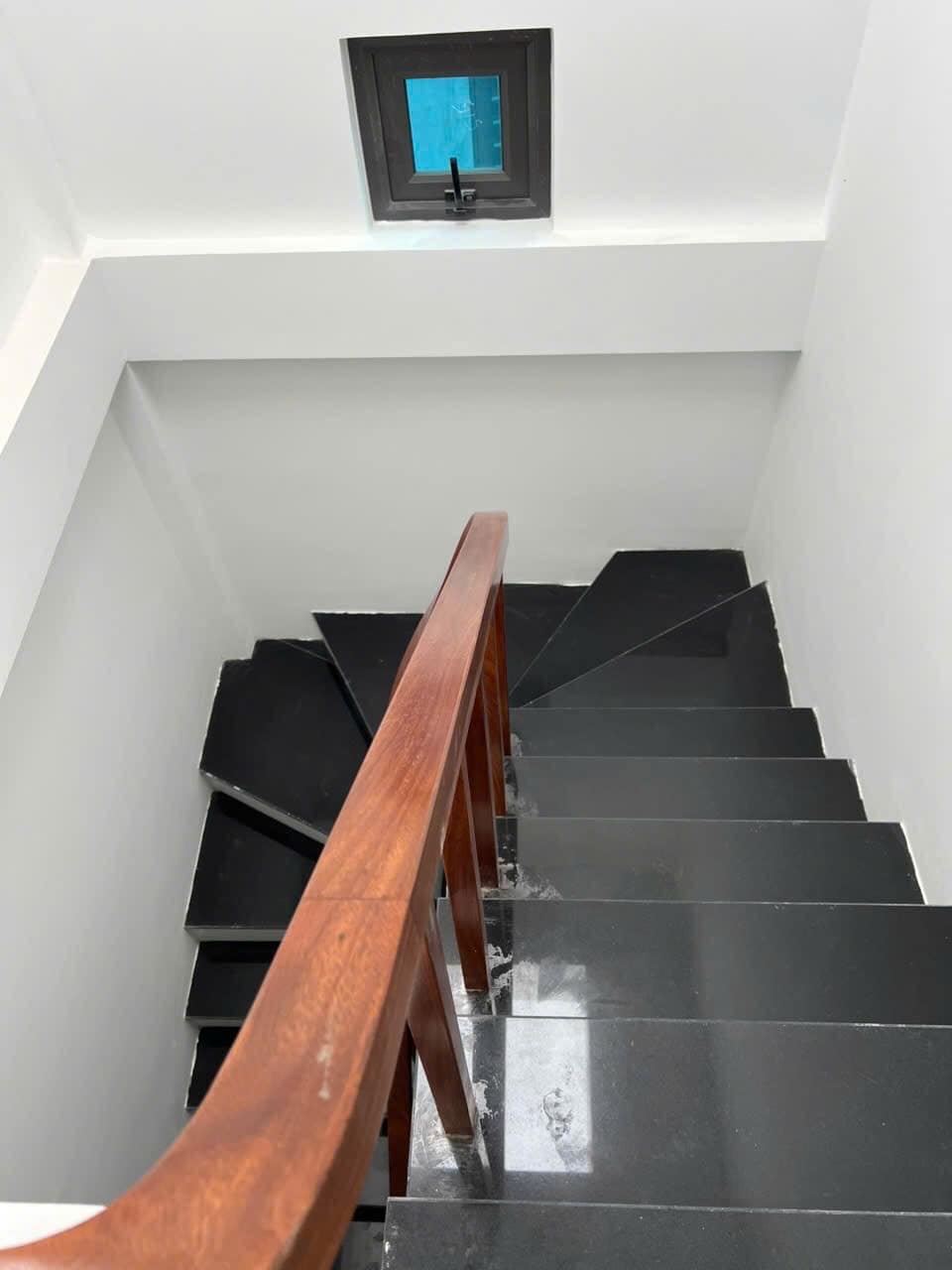 Bán nhà riêng góc 2 mặt tiền Huỳnh Văn Bánh Phú Nhuận 7,5x13m 4 tầng giá chỉ 17,5 tỷ TL