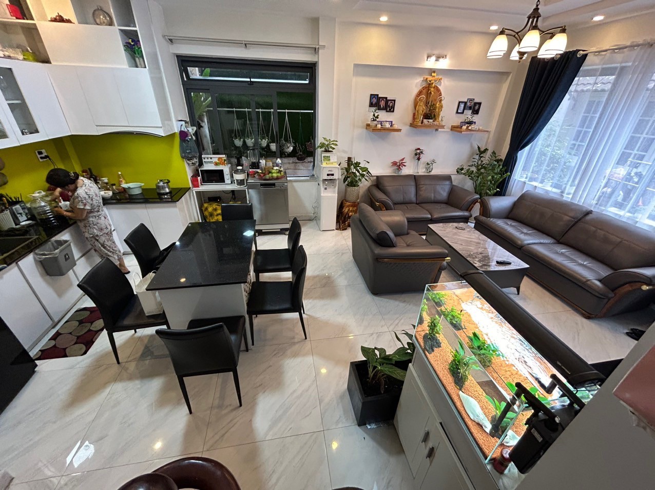 Bán nhà nguyên căn Tây Hồ, 36m2 ô tô gần, ngõ thông kinh doanh, đủ đồ, sổ sẵn giao dịch ngay