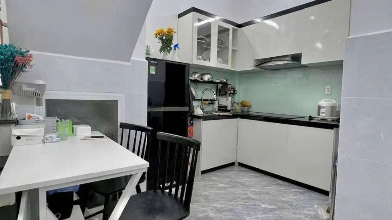 Bán nhà ngõ Tô Hoàng 2 mặt thoáng full nội thất ở ngay 42m2 - 4.9 tỷ