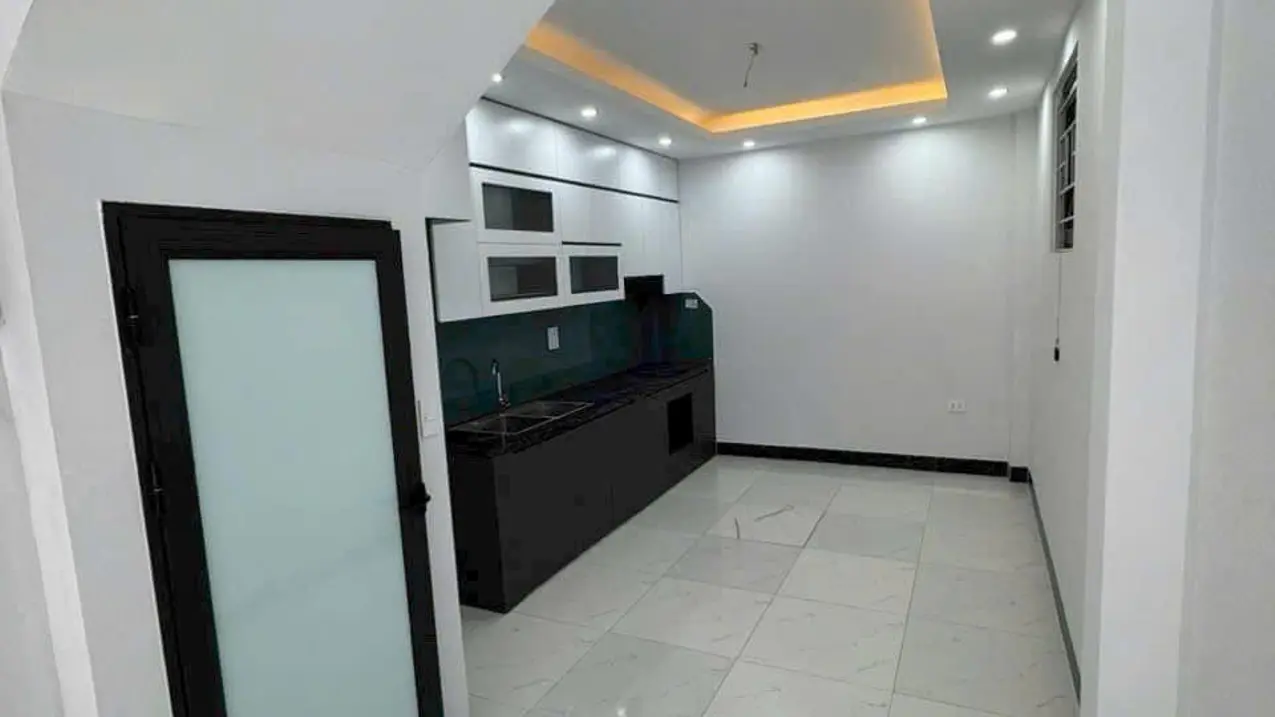 Bán nhà đất An Phú Đông, 6.3x29m, có nhà 3 lầu, đường 12m, full thổ cư, giá chỉ 61 triệu/m²