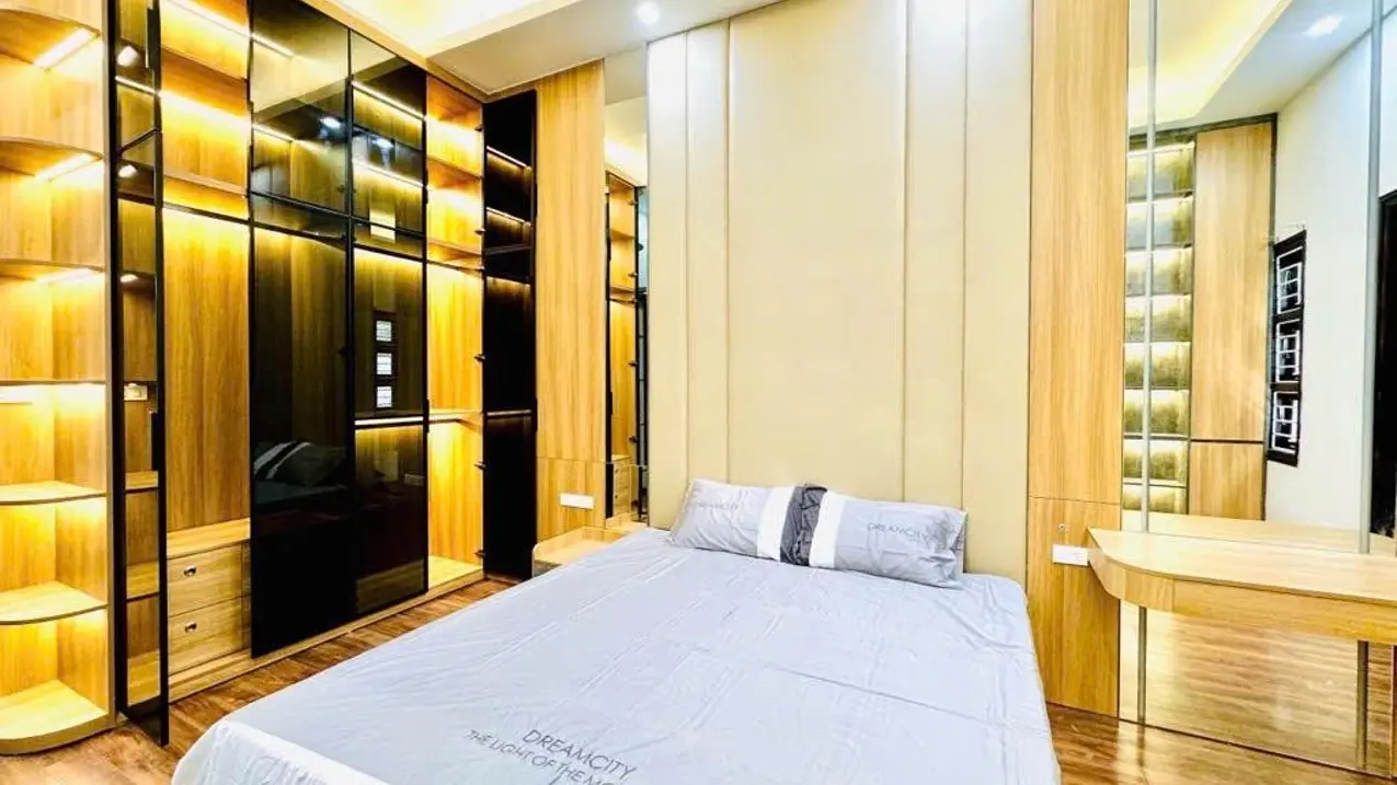 Bán nhà riêng 42 m2 đường Nguyễn Văn Cừ, phường Bồ Đề, Long Biên, thiết kế hiện đại
