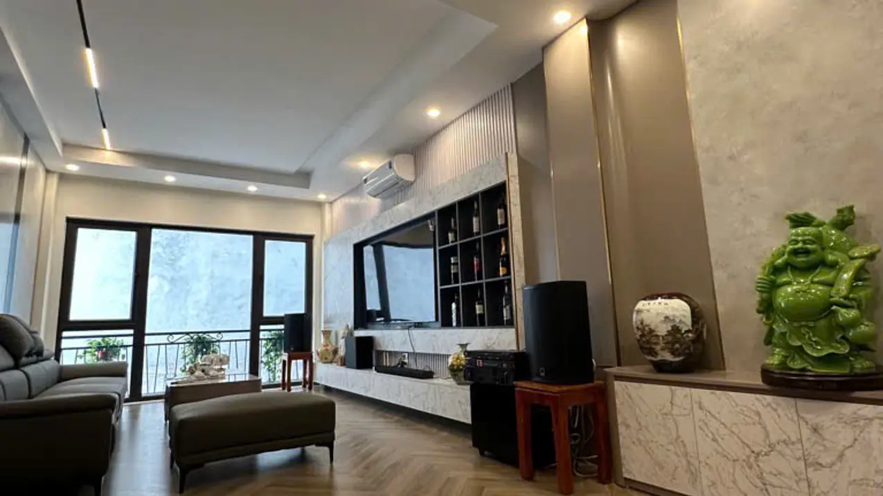 Bán nhà riêng 50 m2 Đường Lâm Du Long Biên mặt phố kinh doanh thang máy
