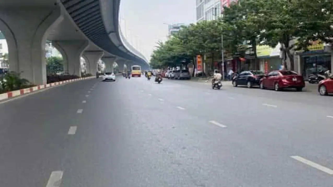 Cần bán nhà mặt phố Lê Văn Hưu, Hai Bà Trưng, DT Sổ 125m2 x 9T, MT 5m, Vị trí nhà giữa phố, sầm uất