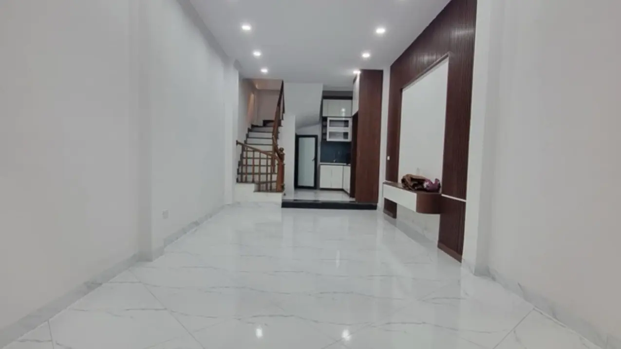 Bán nhà riêng 40m2 đường Tựu Liệt, Thanh Trì, ưu điểm ô tô cổng, thang máy