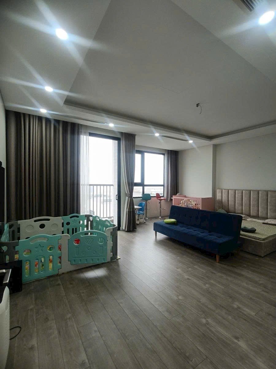Cắt lỗ 600tr căn studio view vòng quay mặt trời, tầng trung, 37m2 giá chỉ 1tỷ350