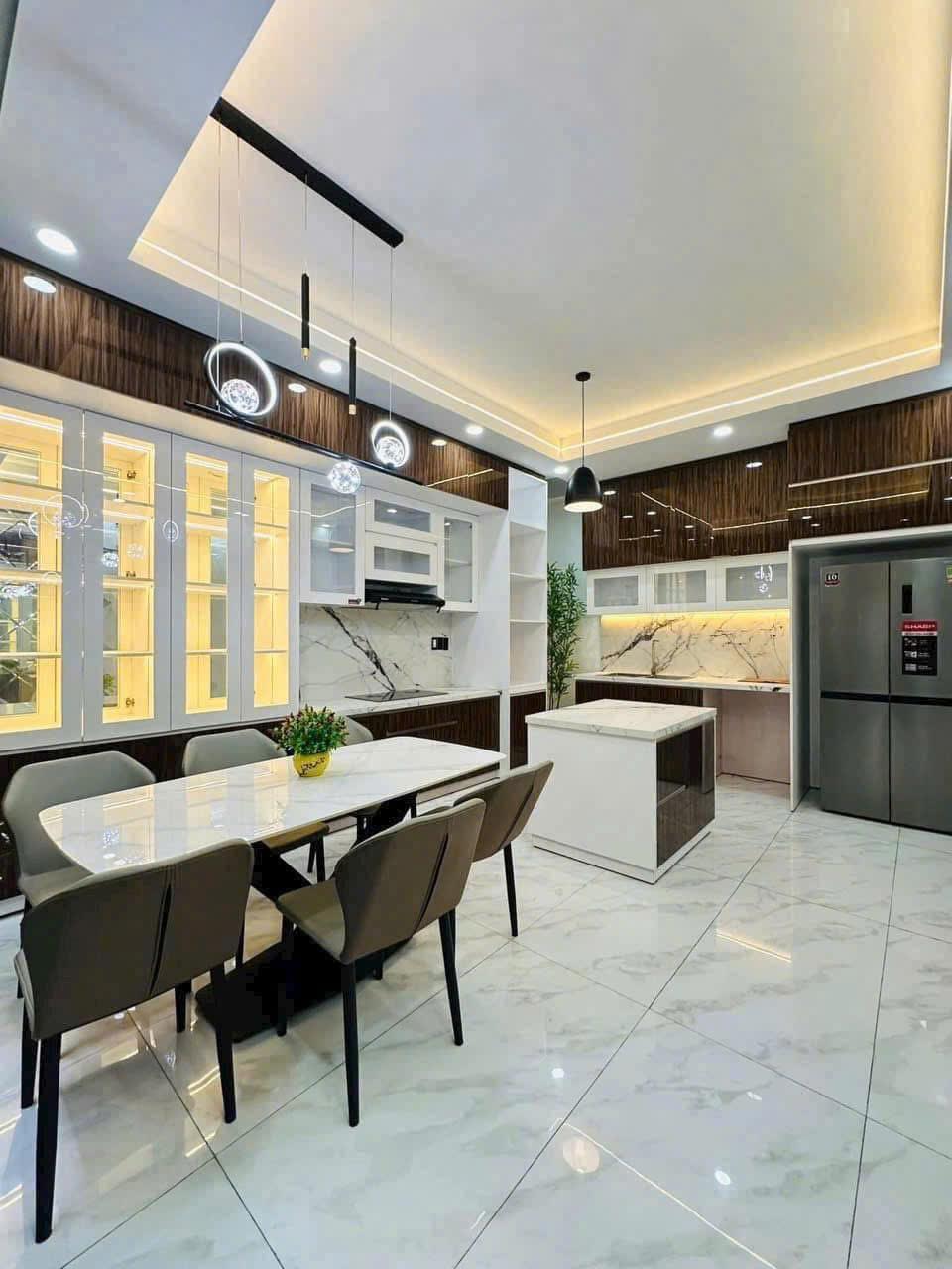 Bán nhà riêng diện tích 4 x 21m tại đường Văn Chung, phường 13, Tân Bình, giá 10,2 tỷ