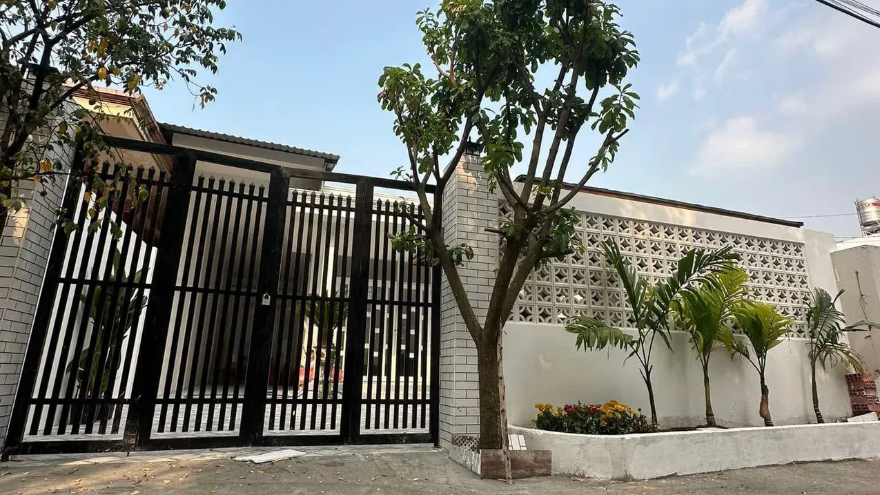 Bán nhà riêng 210 m2 hẻm xe hơi đường Phạm Thị Giây Hóc Môn tiện ích đầy đủ