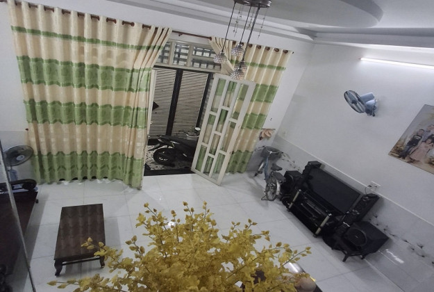 Bán nhà riêng 31 m2 đường Hoàng Hoa Thám, quận Ba Đình, nhà đẹp ở luôn