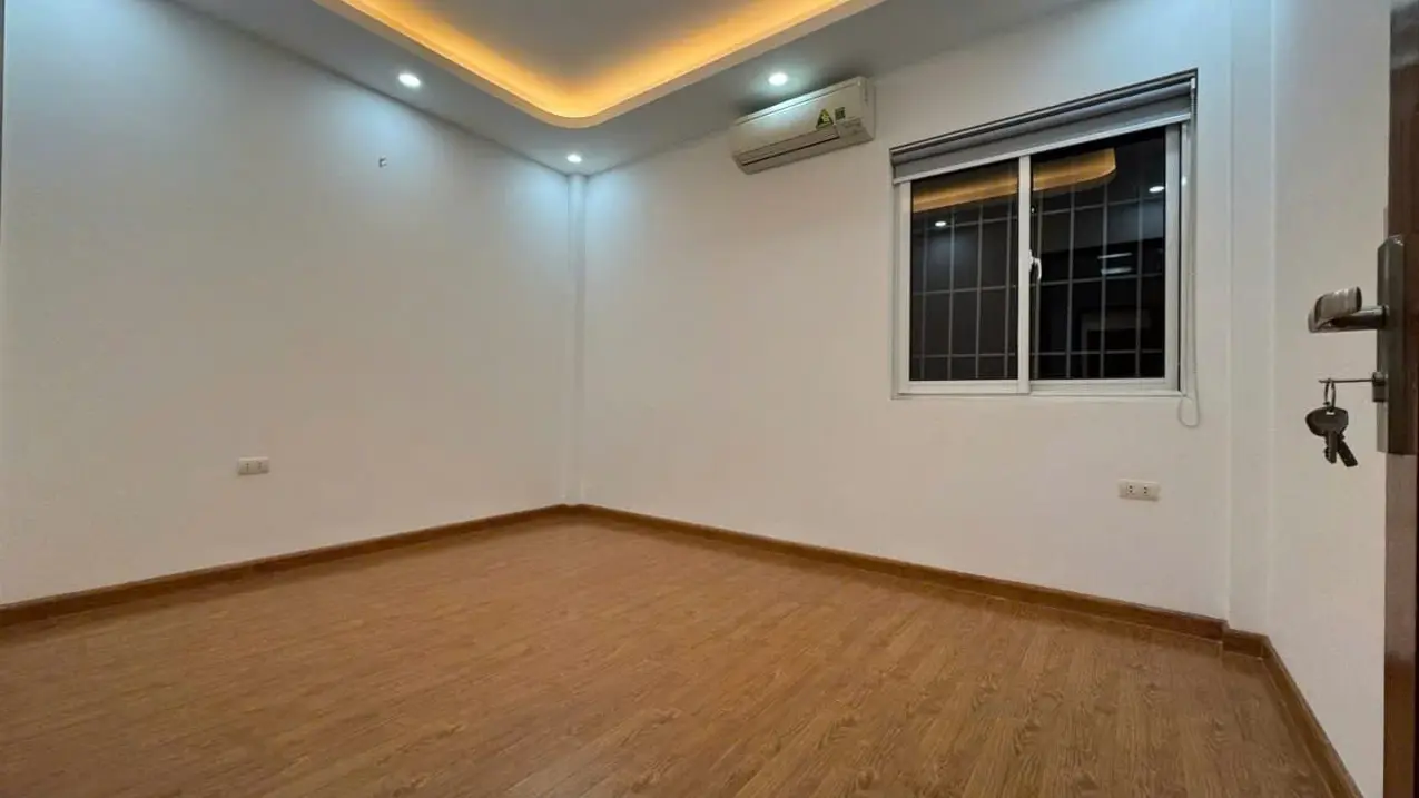Biệt thự Nguyễn Khánh Toàn, Cầu Giấy 126m2 x 5T, mặt 6m, sân vườn gara, kinh doanh đa dạng, hiếm