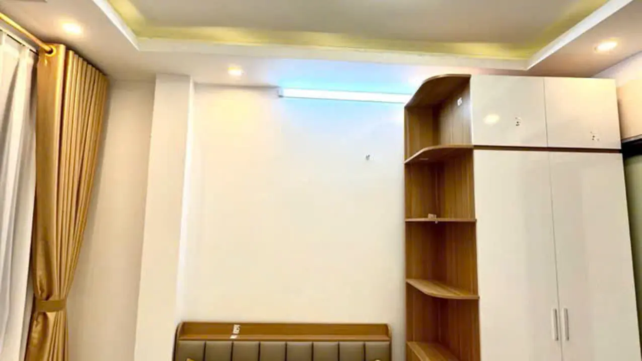 Bán nhà Lê Văn Hiến, lô góc kinh doanh, cổng kí túc xá, giá bán rẻ, sinh lời cao
