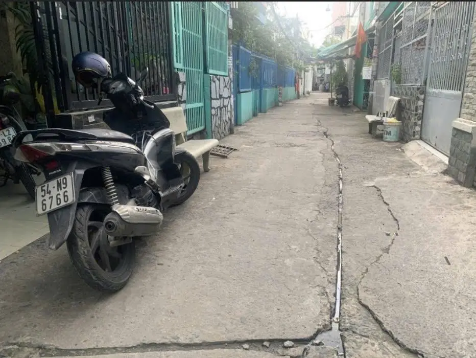 Ngay chợ Hoa Cau, cao đẳng Công Thương, Phước Long B, hẻm xe hơi, nhà 2 tầng 85 m2 giá 6,3 tỷ