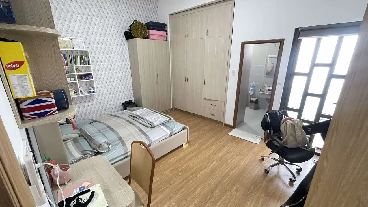 Bán gấp nhà 65.2m² giá ưu đãi 20,8 tỷ tại Hoàng Quốc Việt, trung tâm Cầu Giấy, thoáng trước sau