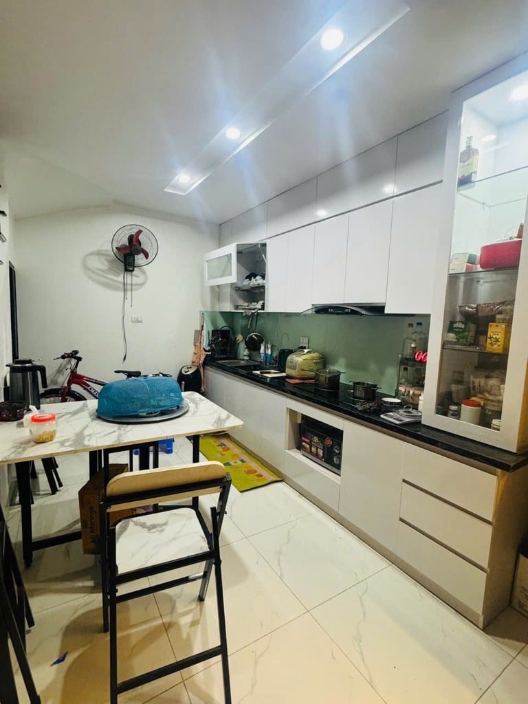 Bán nhà riêng 8 tầng thang máy tại đường Cầu Giấy, Cầu Giấy, 100m2, giá 37 tỷ