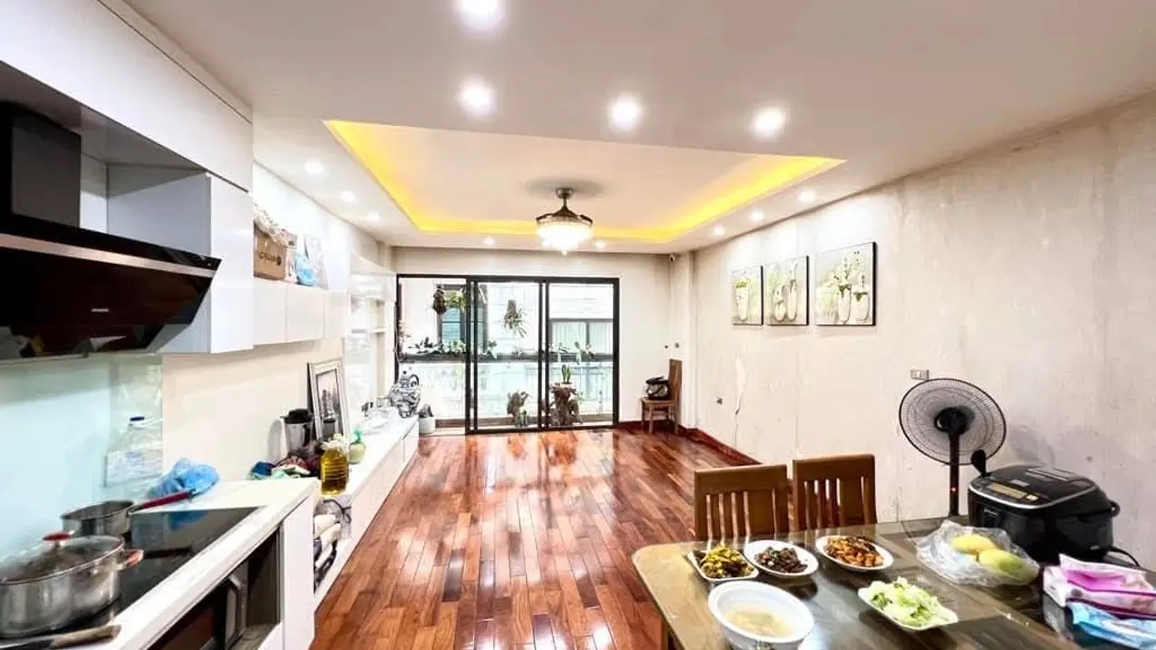 Bán gấp nhà riêng Tân Quang Văn Giang, 110m², 3 tầng, 5 phòng ngủ, mặt tiền 8,1m, ô tô vào nhà, giá 6,5 tỷ