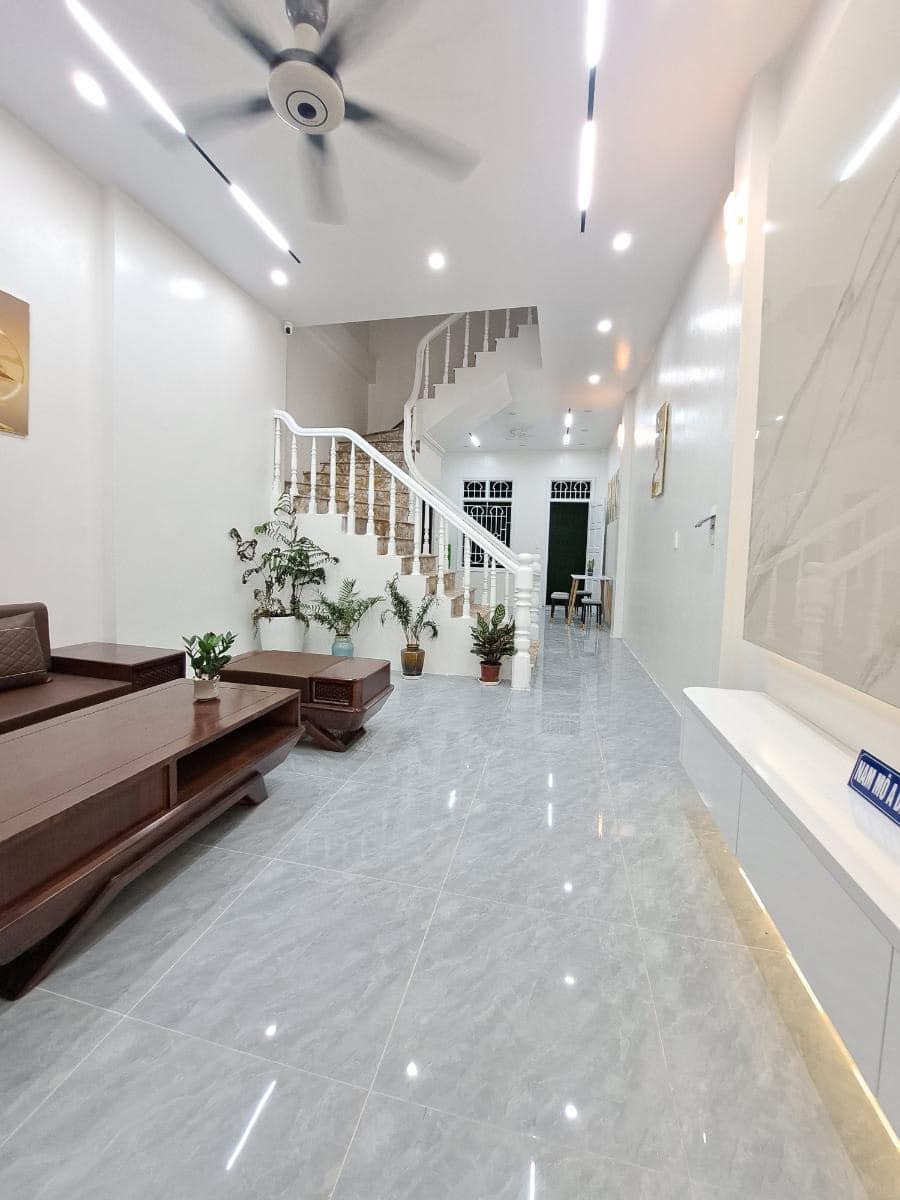 Bán nhà lô góc phân lô, ô tô đỗ cửa, phố Phùng Khoang, 38m x 3 tầng x mặt tiền 5,6m, giá 8,9 tỷ có thương lượng