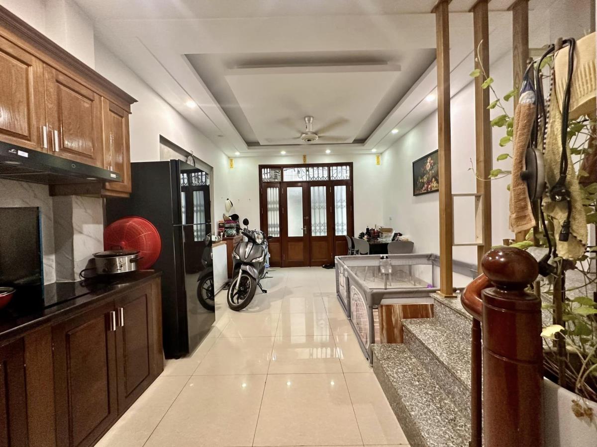 Bán nhà ngõ Trần Khát Chân 6.72 tỷ, thoáng, rộng, tiện ích bạt ngàn, ở cực sướng