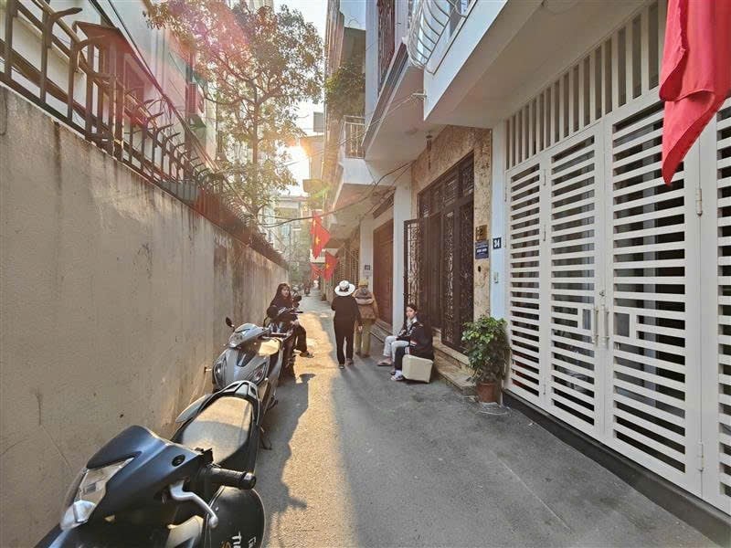 Bán nhà riêng 63m2 x 5 tầng thang máy tại Yên Phụ, Quận Tây Hồ, giá 15,3 tỷ