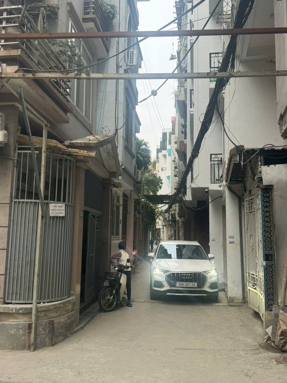 Bán nhà riêng 48m2 Phố Lạc Long Quân, Quận Tây Hồ, thang máy, ô tô vào nhà
