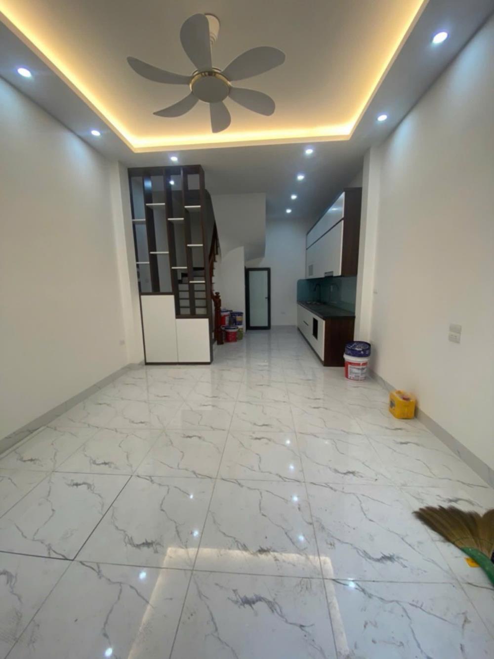 Bán nhà riêng 38m2 x 5 tầng Nguyễn Văn Cừ Long Biên tiện ích đầy đủ