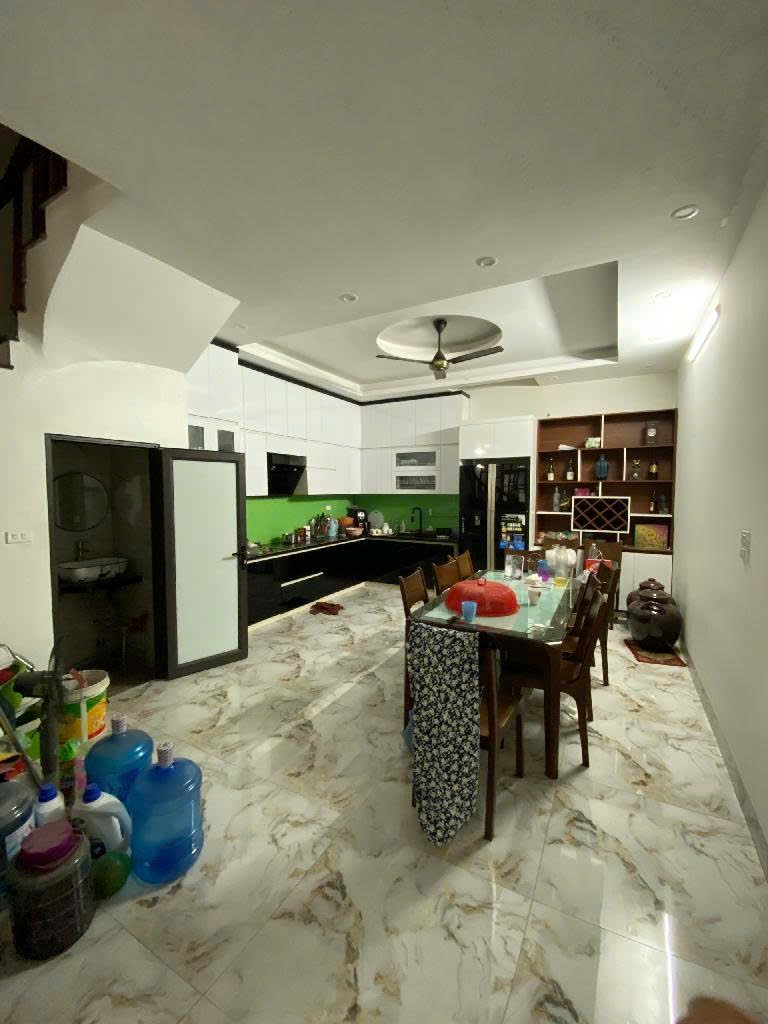 Bán gấp nhà 34m2, mặt tiền 4.5m tại Bát Khối, Thạch Bàn, Long Biên, Hà Nội