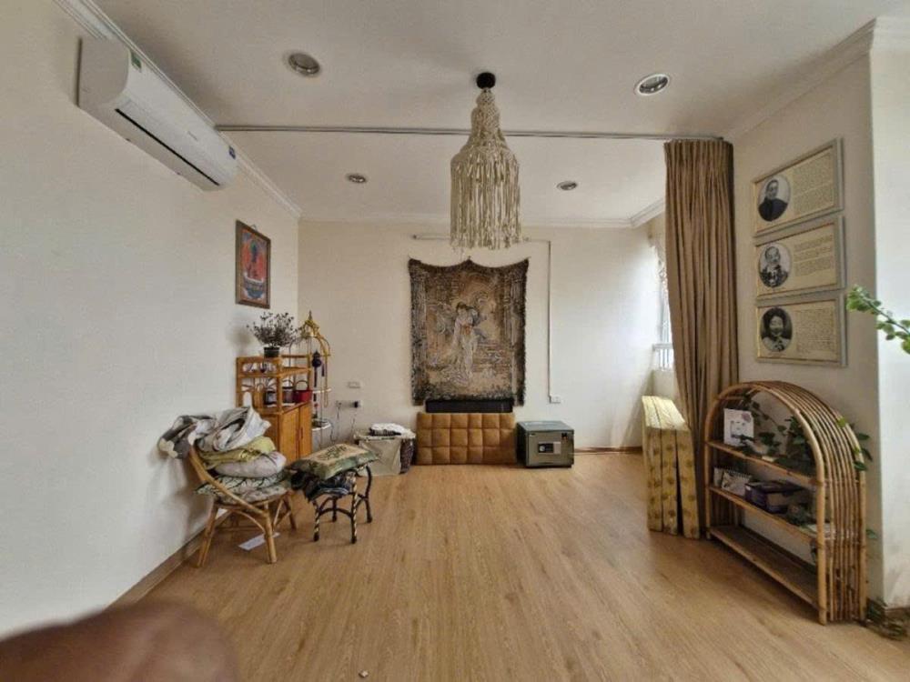 Bán căn hộ chung cư 109 m2 tại Lạc Long Quân, Tây Hồ, gần Hồ Tây