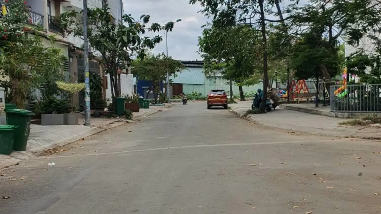 Bán nhà mặt phố 70m2 đường 1, quận 9, 5.8 tỷ sổ đỏ