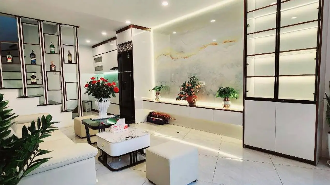 Bán nhà riêng 30m² Ngọc Thụy Long Biên ô tô đỗ cửa
