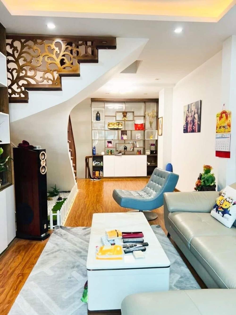 Bán nhà riêng 40m2 x 5 tầng phố Vạn Bảo, Ba Đình giá 8 tỷ