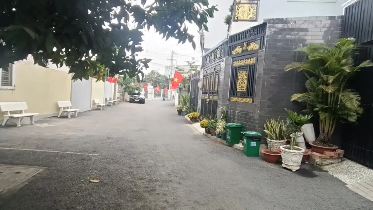 Bán nhà riêng 70m2 đường Tăng Nhơn Phú Quận 9 có sân thượng và nội thất đầy đủ