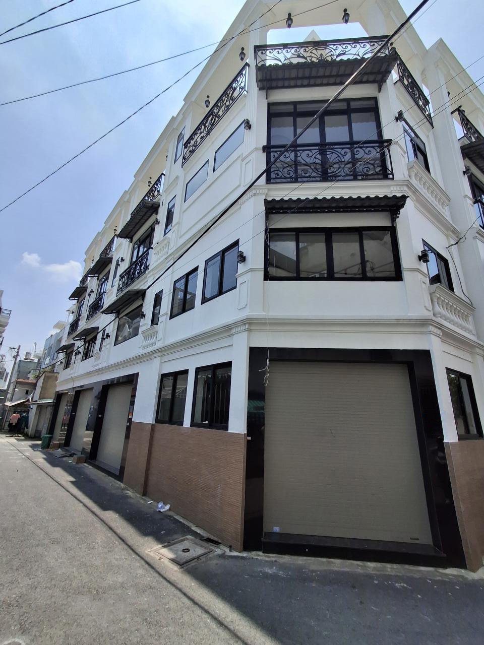 Bán nhà riêng 4 tầng lô góc 5.2x12m Tô Ngọc Vân Q12 giá 6,05 tỷ
