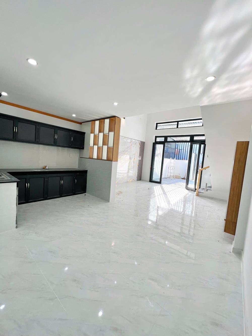 Chính chủ bán tòa building mặt tiền 160 Lê Hồng Phong, P3, Q5, 1 hầm 8 lầu, hợp đồng thuê 350 triệu