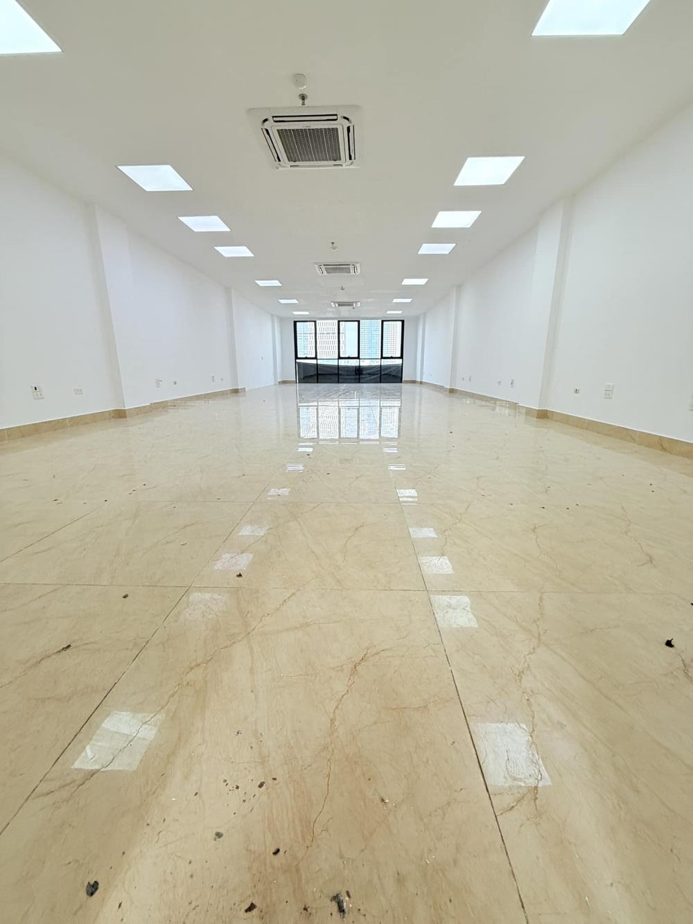 Bán nhà riêng 136m2 tại Trần Vỹ, Cầu Giấy, Hà Nội, kinh doanh sầm uất