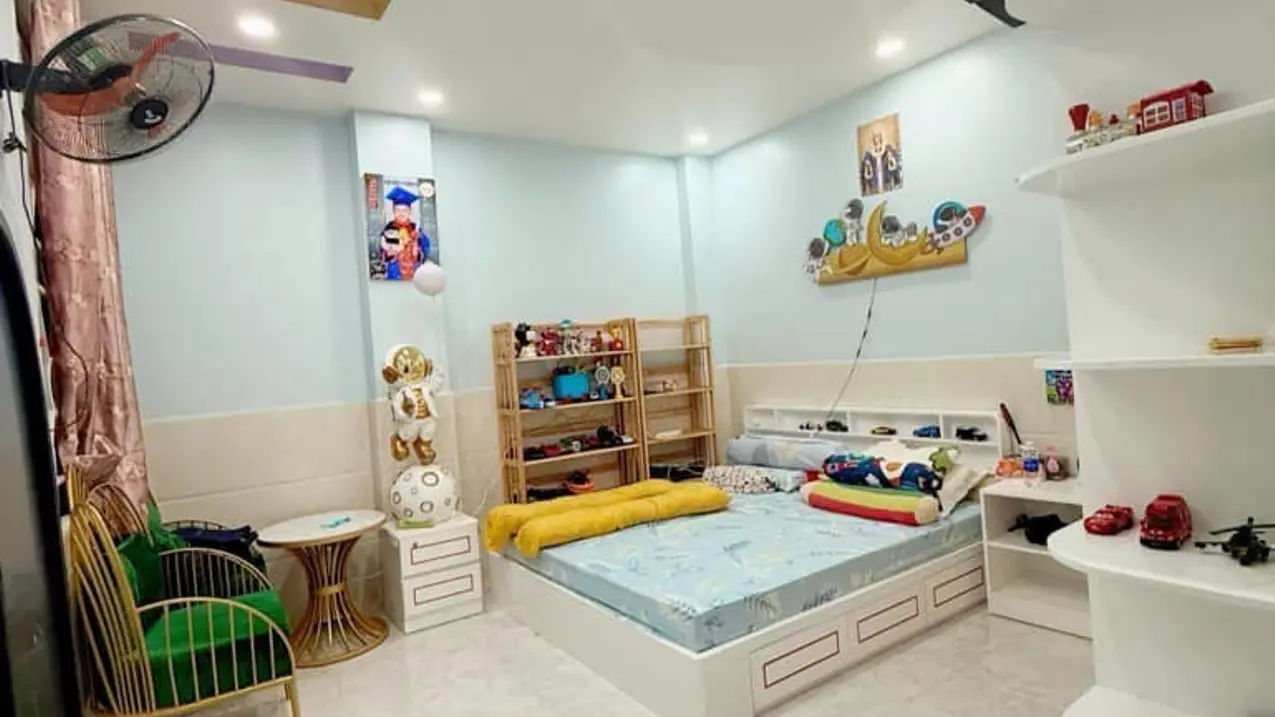 Bán nhà lô góc 2 thoáng, Cầu Giấy, Hà Nội, 38m², 5 tầng, cách phố 10m, giá chỉ 7 tỷ