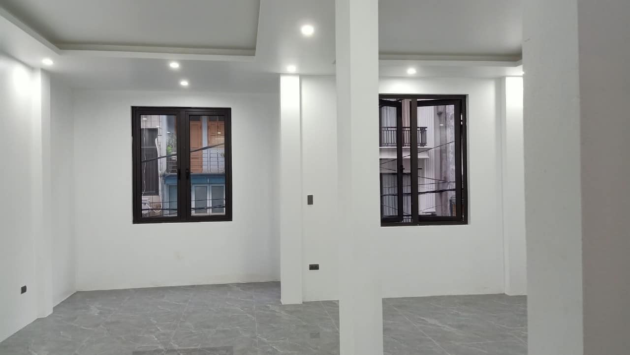 Cho thuê nhà phố thương mại 340m2 đường Hòn Gai Bãi Cháy Hạ Long Quảng Ninh có thang máy