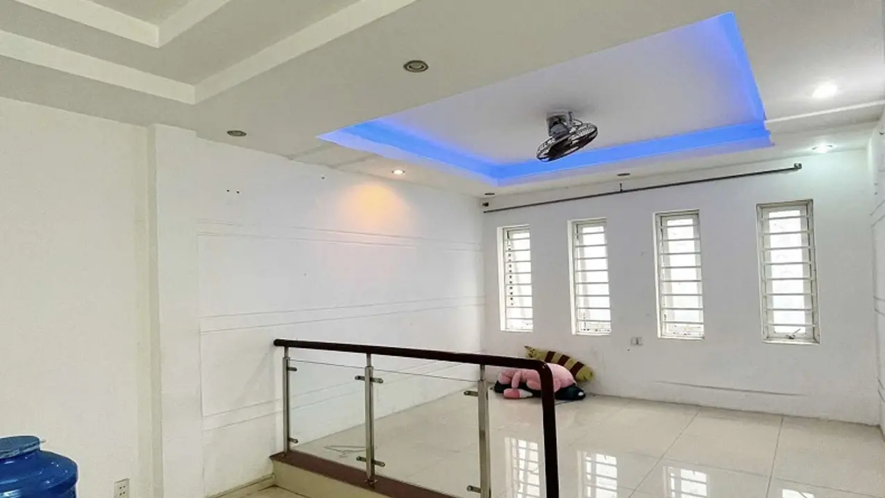 Chung cư mini Hoàng Quốc Việt xây mới 9 tầng cách phố vài bước chân doanh thu 1,5tỷ/năm giá 20,5 tỷ