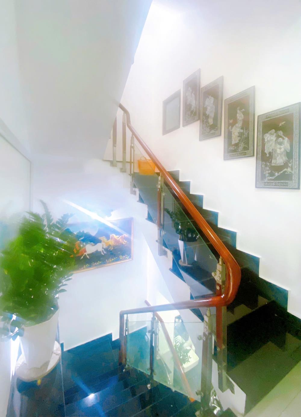 Bán nhà mặt phố 4 tầng 4 x 19.5m đường Gò Dầu, Tân Phú, pháp lý sổ hồng