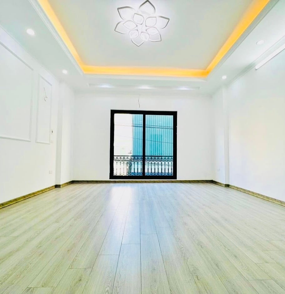 Bán nhà riêng 49 m2 Lạc Long Quân, Tây Hồ, ô tô cách 5m