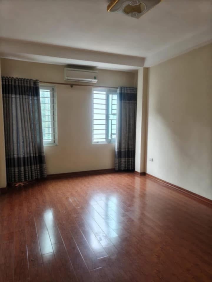 Bán nhà riêng 5 tầng phường Ngọc Thụy quận Long Biên 30m2 ô tô vào nhà giá 5,85 tỷ