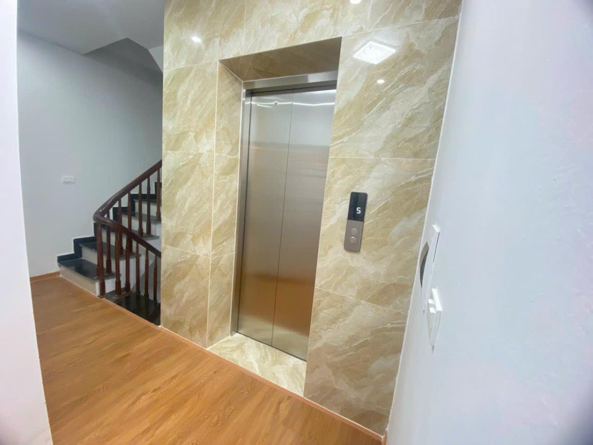 Bán nhà xa la 32/35m2 6 tầng thông sàn thang máy, ô tô đỗ cửa giá 7,6 tỷ