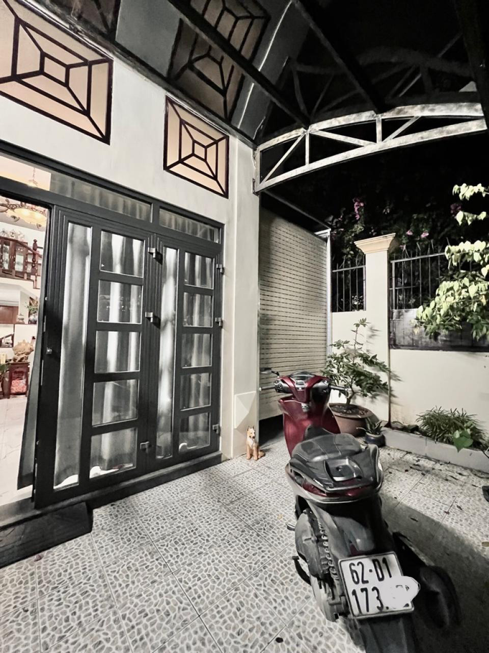 Bán căn nhà Nguyễn Trãi, 71m², 4 tầng, mặt tiền rộng, gần phố, giá siêu hấp dẫn