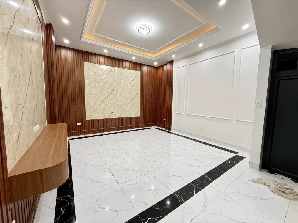 Bán nhà riêng 7 tầng thang máy đường Nguyễn Văn Cừ Phường Gia Thụy Long Biên 80m2 gara 2 ô tô giá 20 tỷ