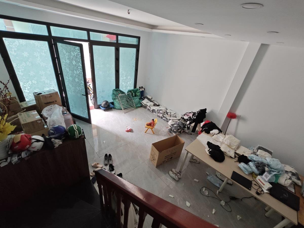 Bao phê! Phố Trần Quang Diệu view hồ, sát Quận Ủy, 4 làn ô tô tránh, vỉa hè khủng, DT 1,1 tỷ/năm