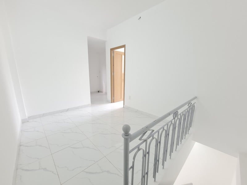 Bán nhà riêng 52m2, đường Dương Quảng Hàm, quận Cầu Giấy, có thang máy, giá 15,2 tỷ