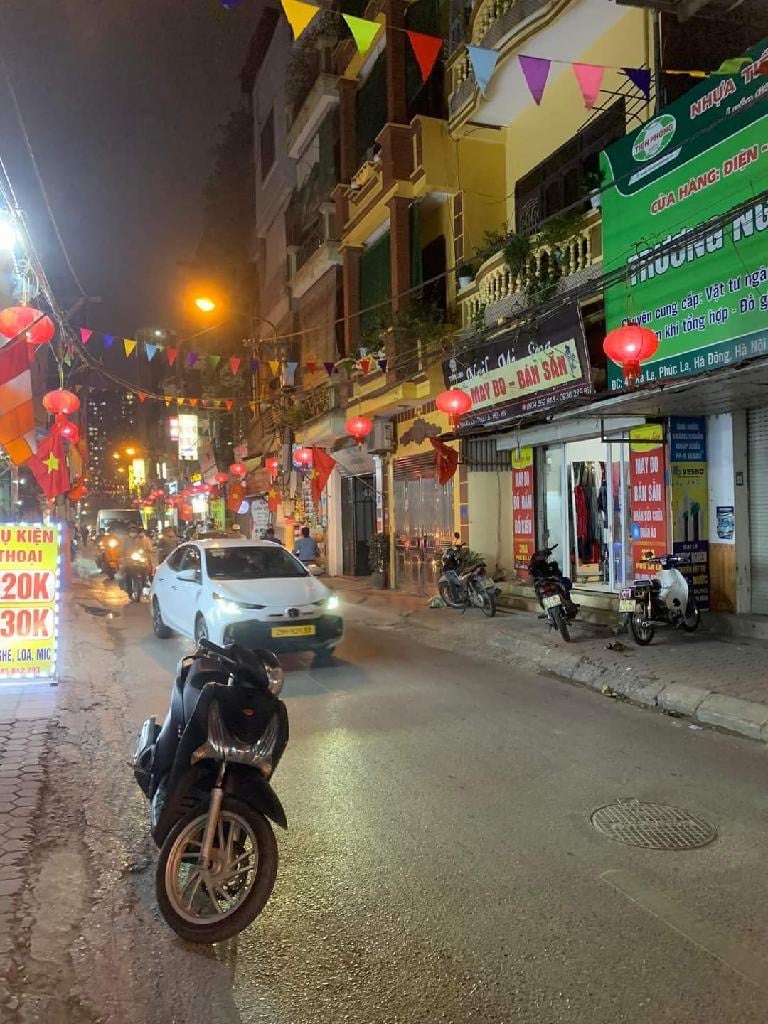 Bán nhà mặt phố 70m2 Phú La, quận Hà Đông, kinh doanh tuyệt vời