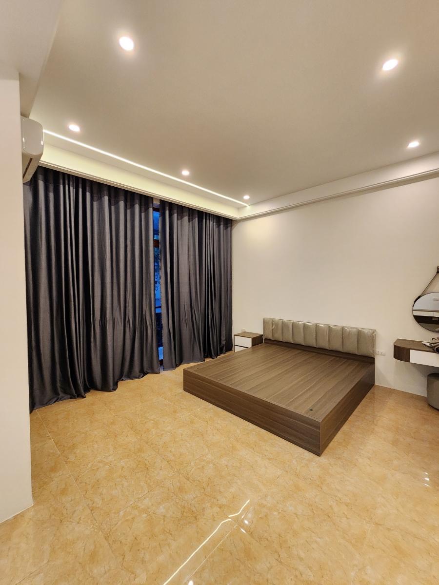 Mặt ngõ bạch mai - 20m ra phố - ngõ ôtô qua kinh doanh đỉnh - giá 9.8 tỷ